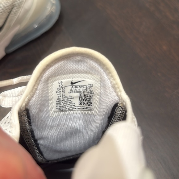 NIKE Women’s Air Max 270 Sneakers Shoes - Picture 4 of 5